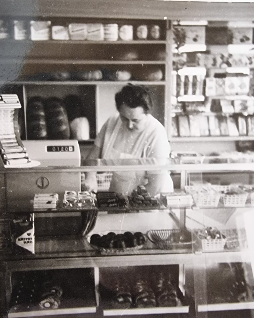 Theke 1954 — Verkauf im Laden