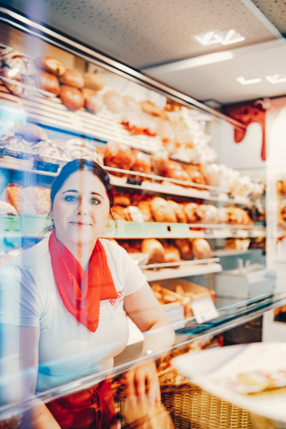 Isabell Pietzsch an der Theke